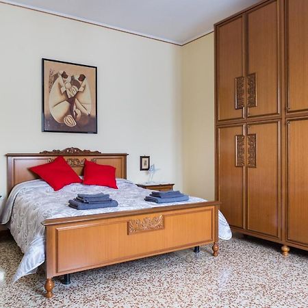 A Pochi Passi Dal Centro E Dall'Ospedale Di Parma Apartment Ngoại thất bức ảnh
