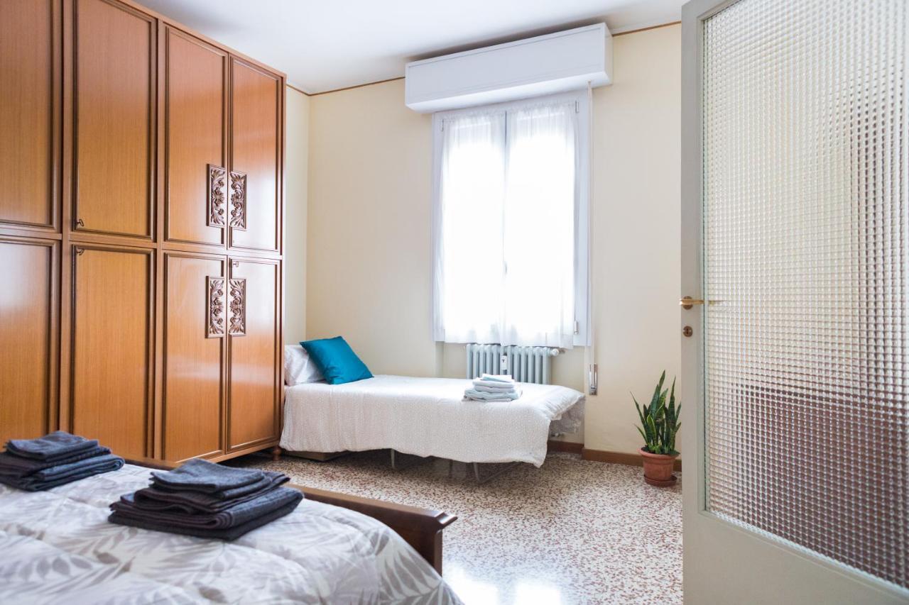 A Pochi Passi Dal Centro E Dall'Ospedale Di Parma Apartment Ngoại thất bức ảnh