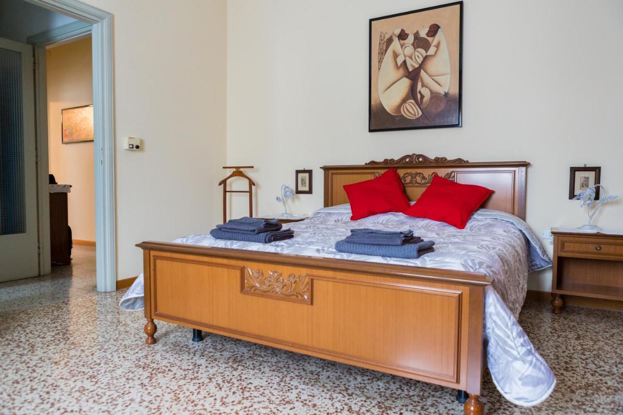 A Pochi Passi Dal Centro E Dall'Ospedale Di Parma Apartment Ngoại thất bức ảnh