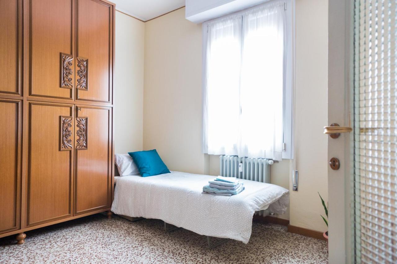 A Pochi Passi Dal Centro E Dall'Ospedale Di Parma Apartment Ngoại thất bức ảnh